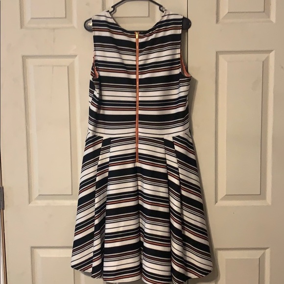 Women’s Dress - Picture 3 of 3